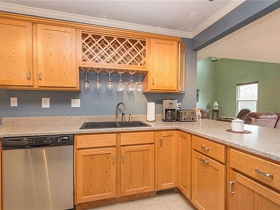 3rd image of 768 Sunset Cir