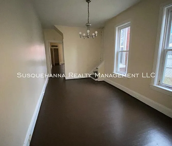 337 S 15th St — Photo 5