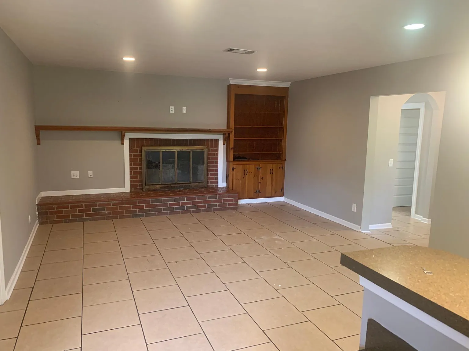 3 bed, 1350 sqft, $1,875 — Photo 4