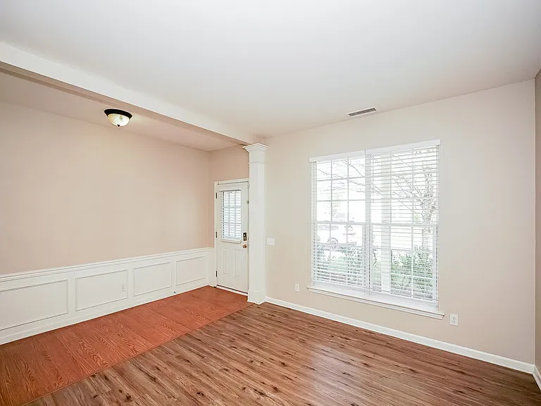 8909 Lyleton Ln — Photo 6