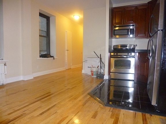 5th image of 160 W 47th St