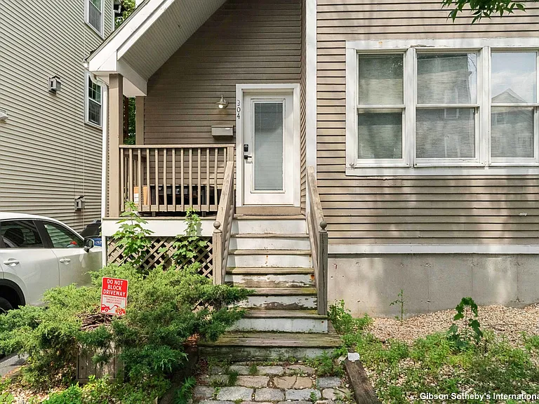 304 W 3rd St — Photo 25