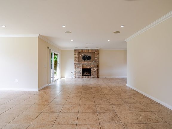 3rd image of 6300 La Reina Dr