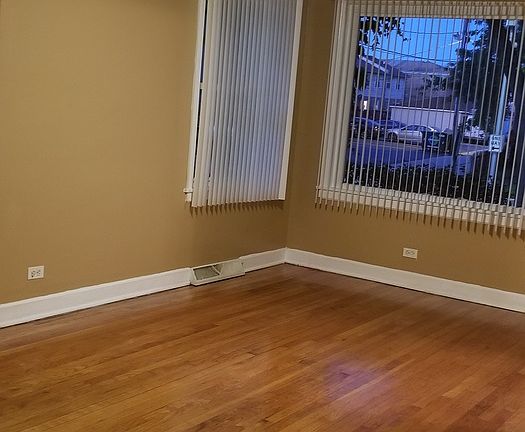 3rd image of 324 32nd Ave
