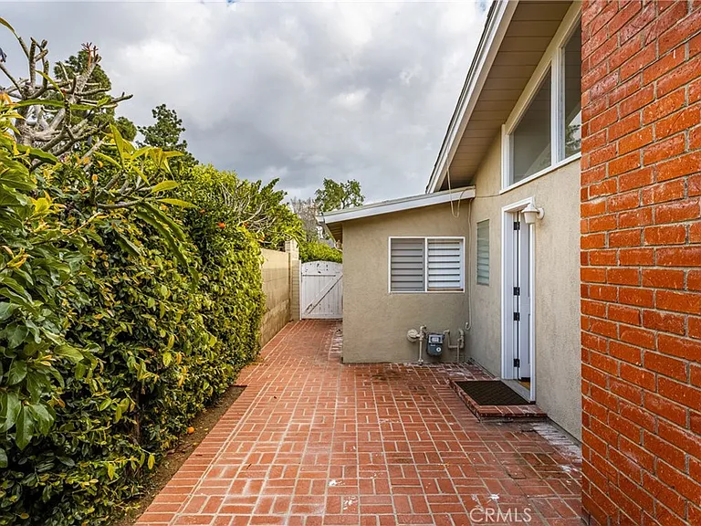 12791 Brittany Woods Dr — Photo 36