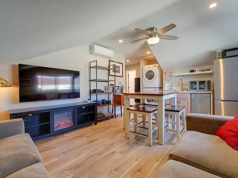 208 J Ave #A — Photo 9