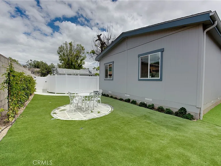 7317 Kelvin Ave — Photo 2