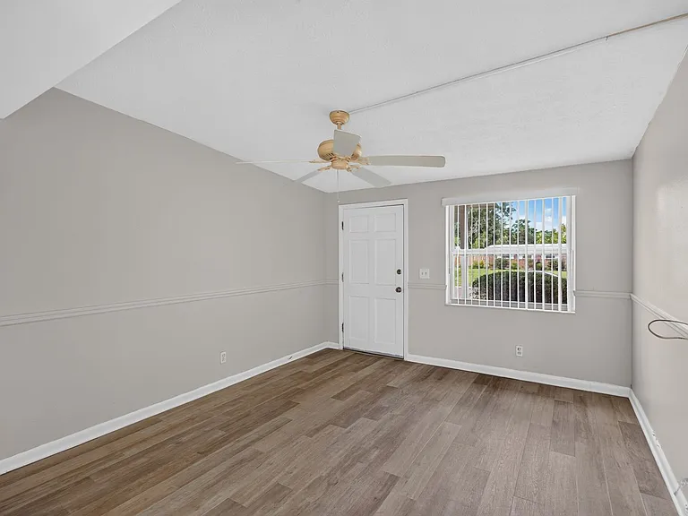 87 Saratoga Cir S — Photo 4