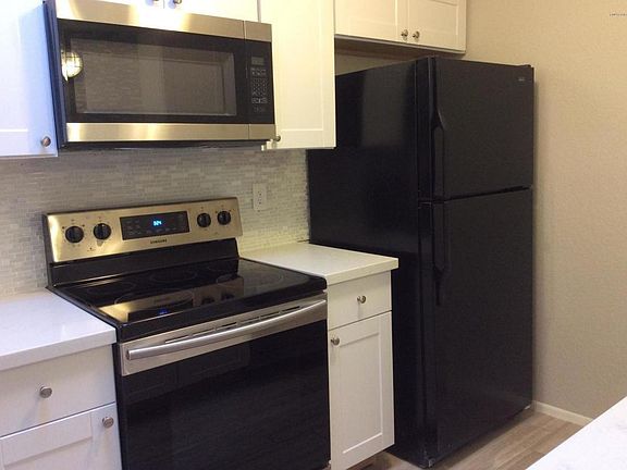 4th image of 20401 N 6th Dr Unit 2