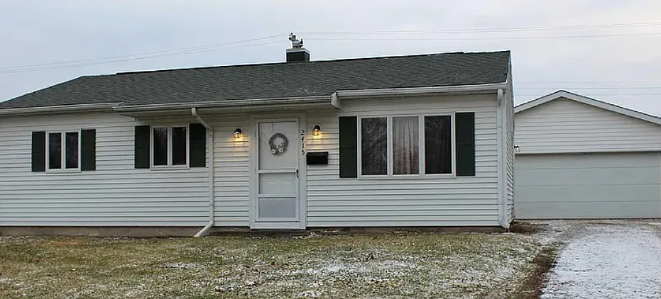 3 bed, 864 sqft, $1,700 — Photo 1