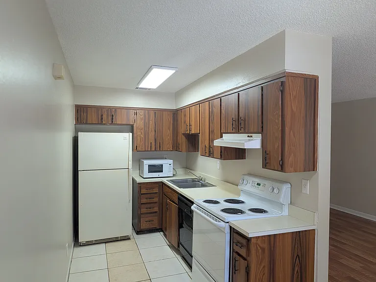 614 W Fort Dade Ave — Photo 6