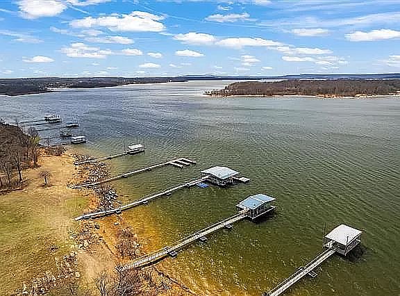 4th dock without roof
