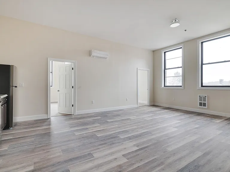 51 S Poplar St #204 — Photo 6