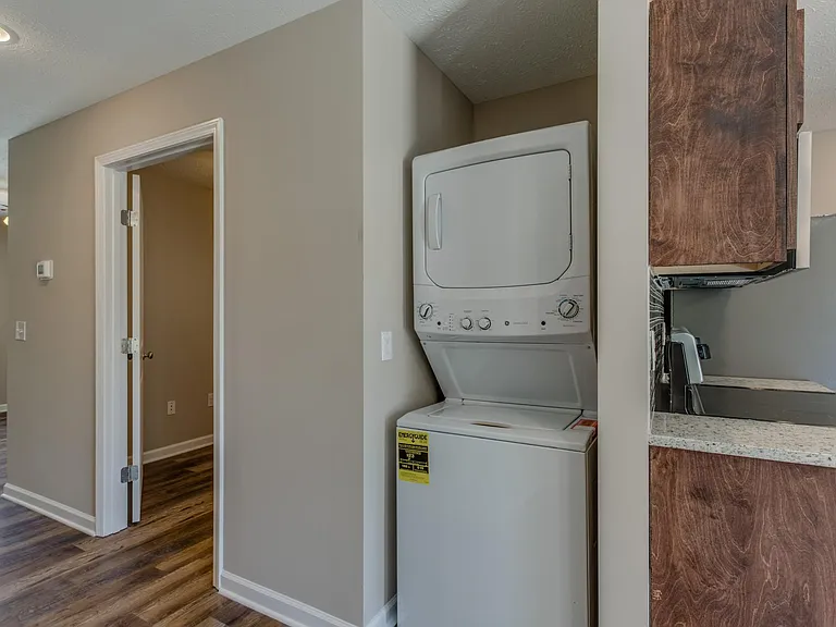 313 N Diagonal St — Photo 10