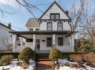 180 Cherry St, Farmingdale, NY 11735