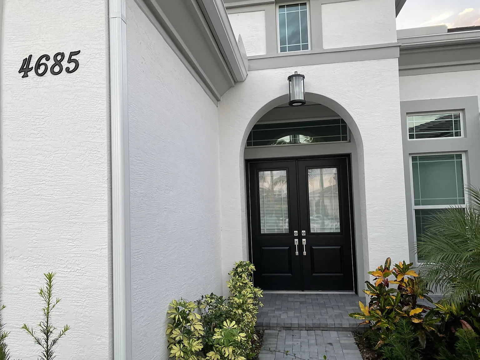5 bed, 4.5 bath, 3585 sqft, $5,800 — Photo 3