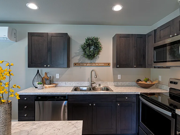 Townhomes/Apartments - 259 Se Ely St — Photo 15