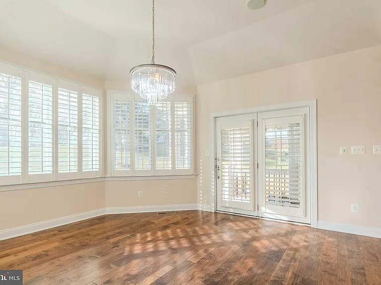 15316 Admiral Baker Cir — Photo 28