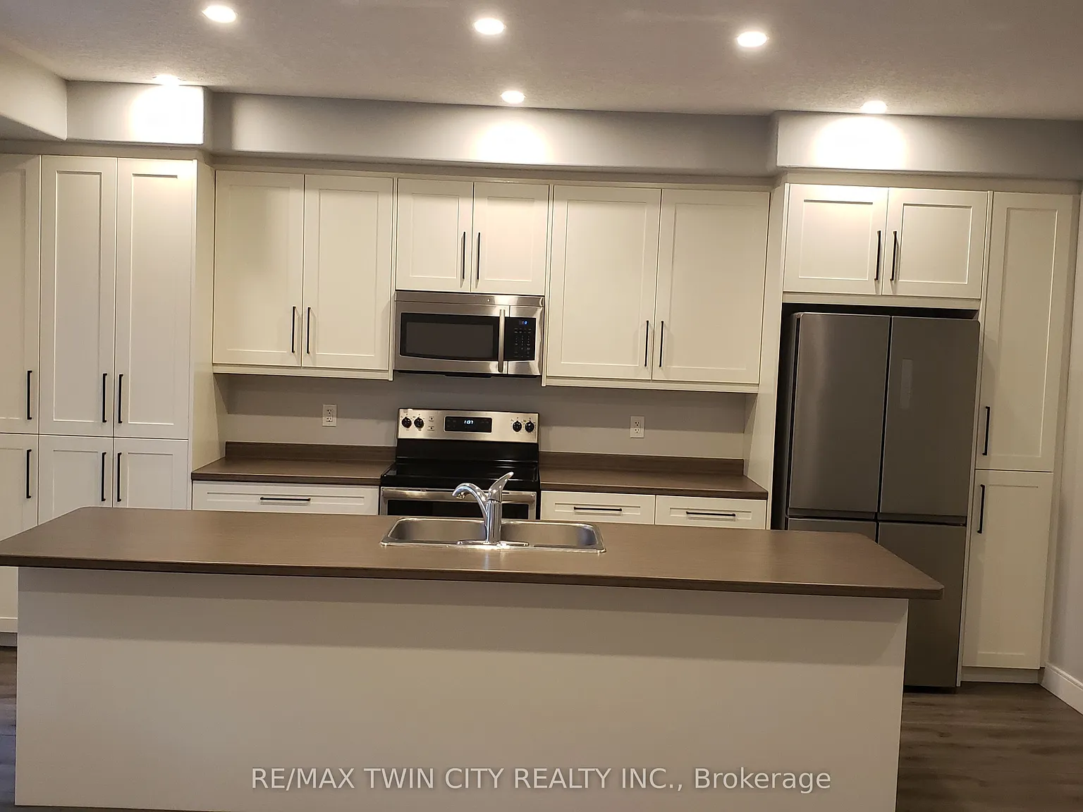 3 bed, $2,550 — Photo 3