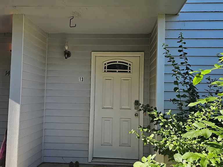 1802 W Lincoln St #13 — Photo 10