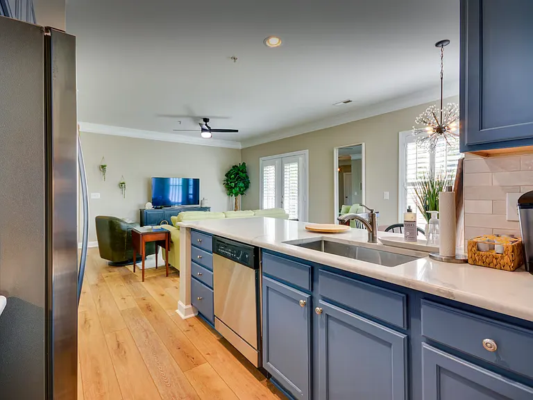 106 Sunset Cir #202 — Photo 8