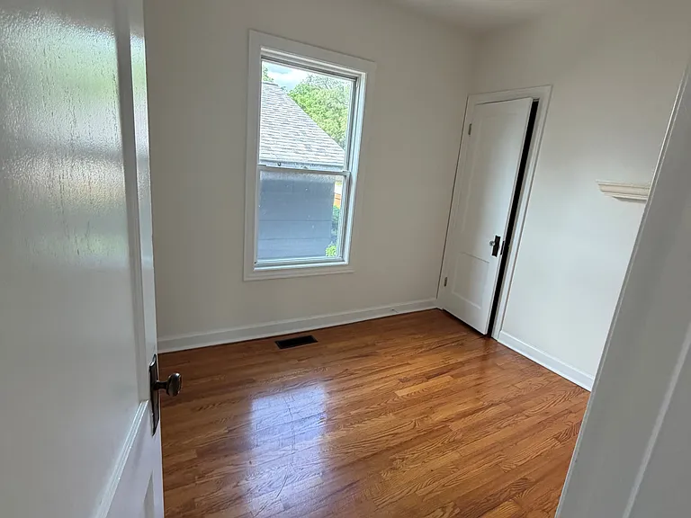 10704 S Albany Ave — Photo 5