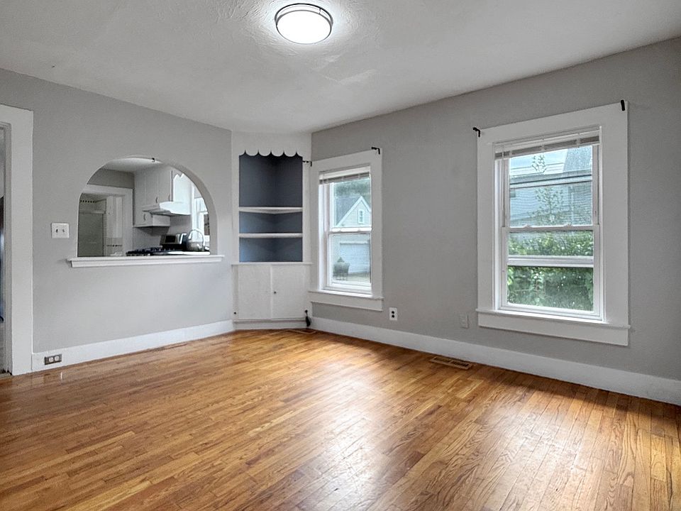 1st image of 92 2nd St Floor 1