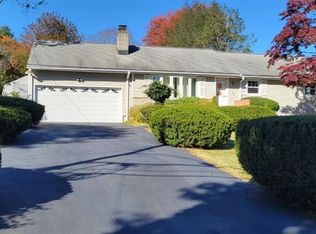 108 Colonese Rd, Fairfield, CT 06825