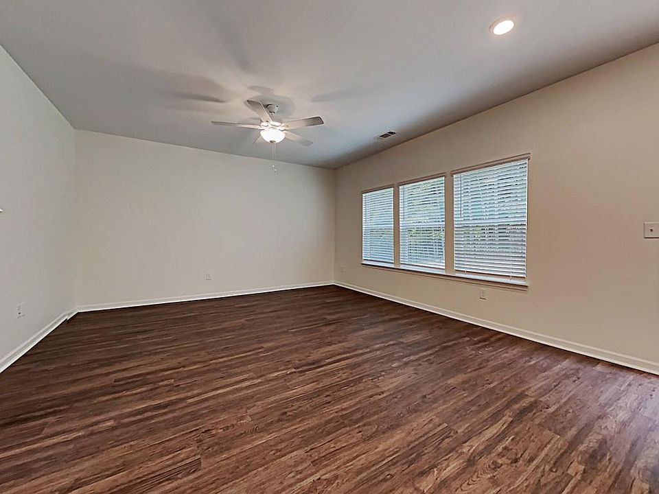 2nd image of 249 Camp Cir #B