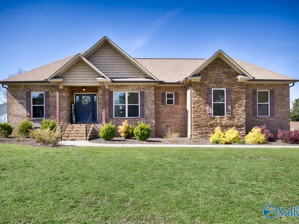 49 Dorchester Cir, Albertville, AL 35951