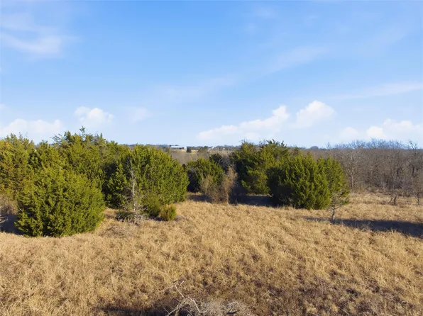 3200 S Robinson Dr, Lorena, TX 76655