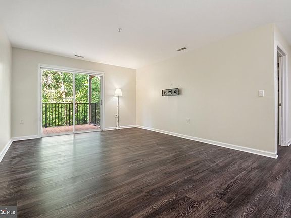 5th image of 3901 Darleigh Rd APT 2H
