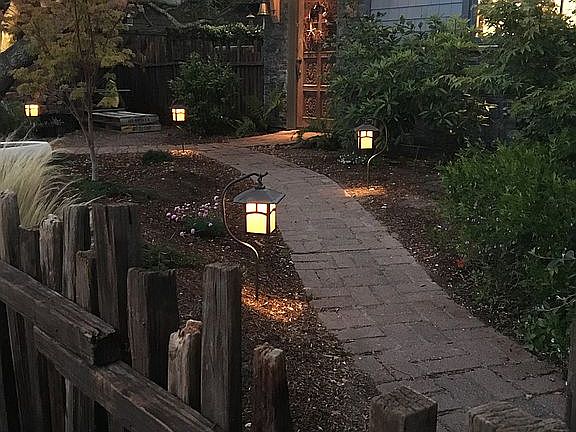 Front entry landscape lighti