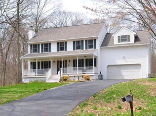 39 Red Maple Ct, Naugatuck, CT 06770