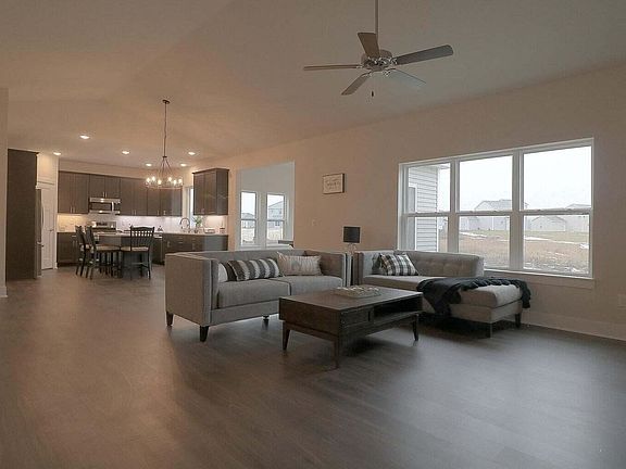 5th image of 802 21st Ave