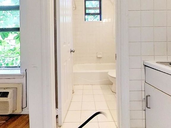 4th image of 322 E 89th St APT 3C