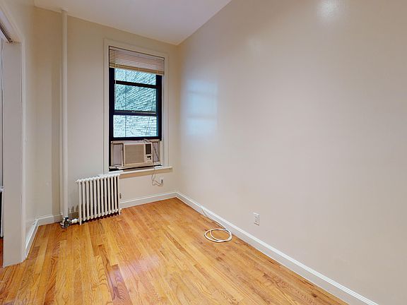 5th image of 150 W 49th St #2R