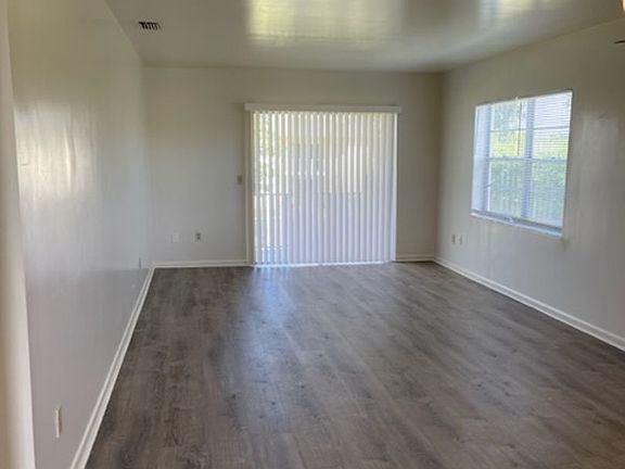 3rd image of 220 Henthorne Dr APT C20