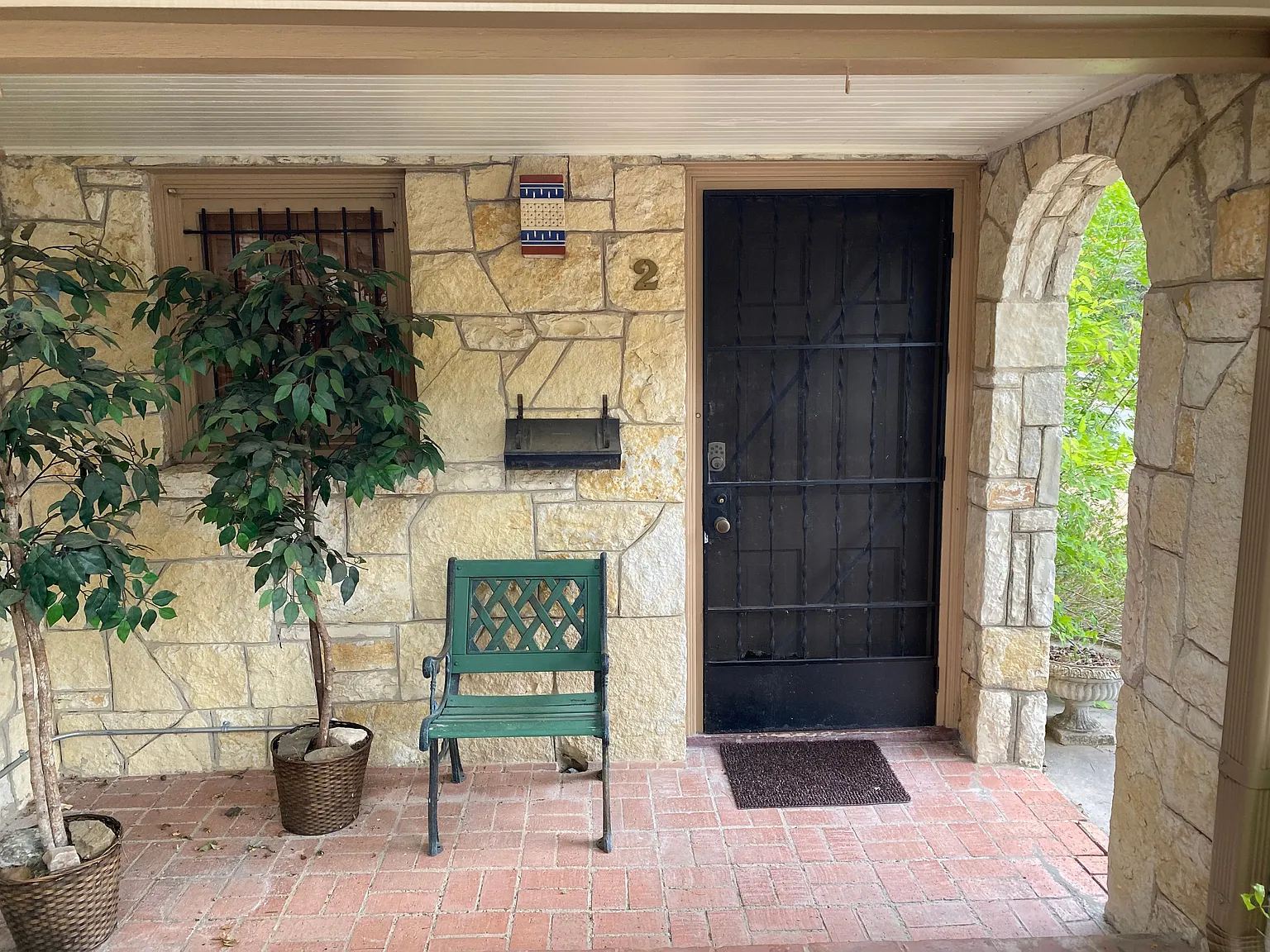 Classic Style Duplex in Alamo Heights — Photo 3