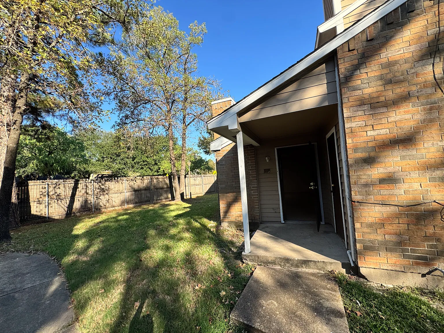 3 bed, 1179 sqft, $1,300 — Photo 1