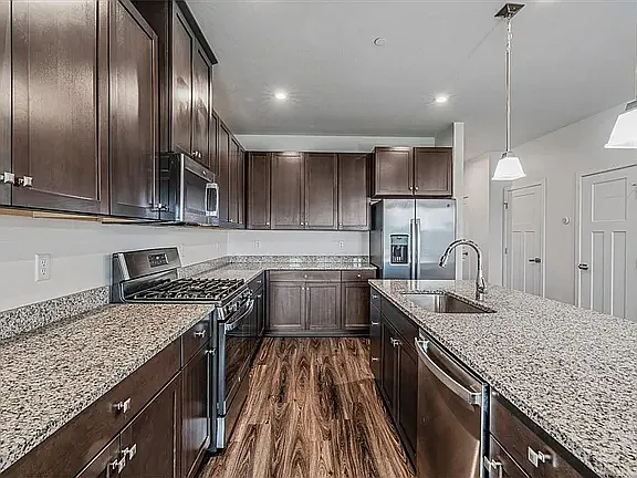 3 bed, 1744 sqft, $2,150 — Photo 3