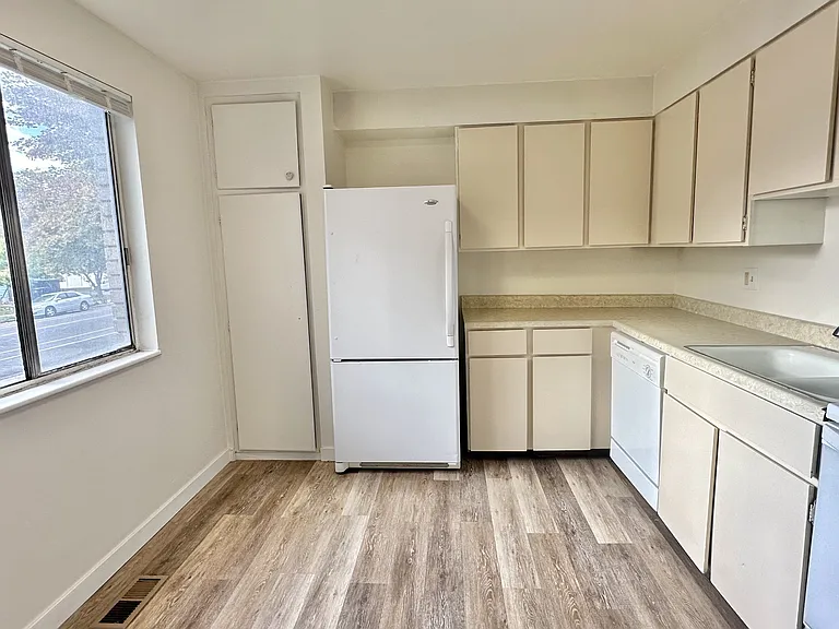 2175 S 300 E — Photo 5