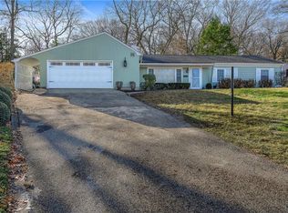 71 Larchmont Rd, Warwick, RI 02886