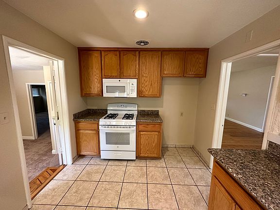 2nd image of 2306 Parkwood Dr