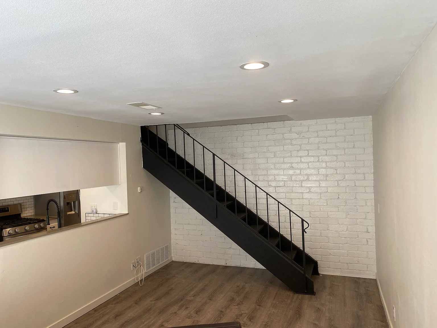 2 bed, 892 sqft, $2,500 — Photo 3