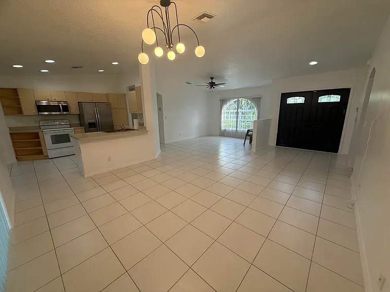 100 Cocoplum Cir — Photo 4