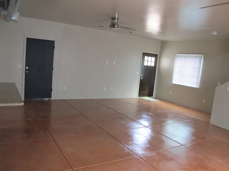 2524 E Lind Rd — Photo 35