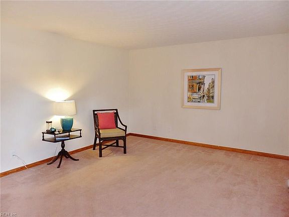 4th image of 5032 Greenbrook Dr