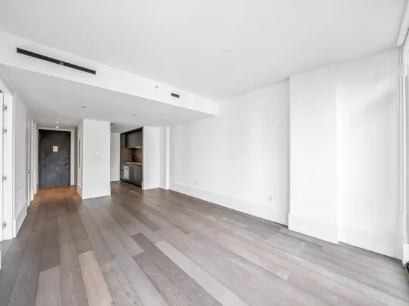 429 Kent Avenue image 6 of 18