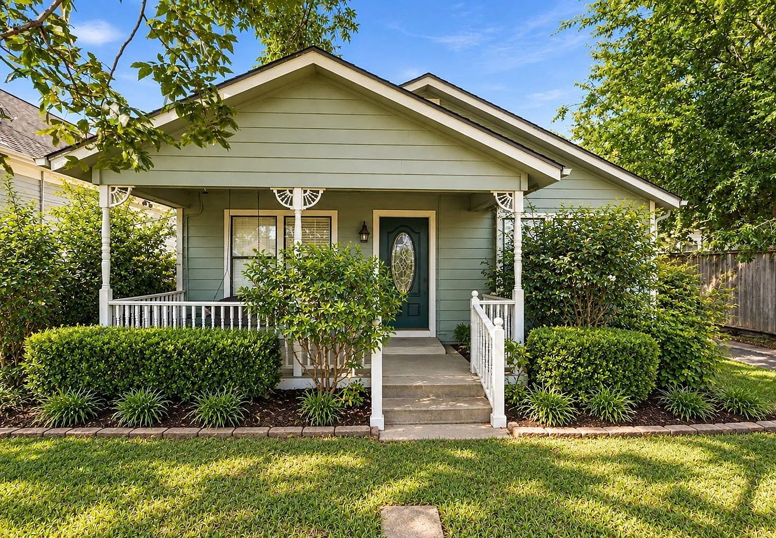 3 bed, 2.0 bath, 1298 sqft, $2,995 — Photo 1